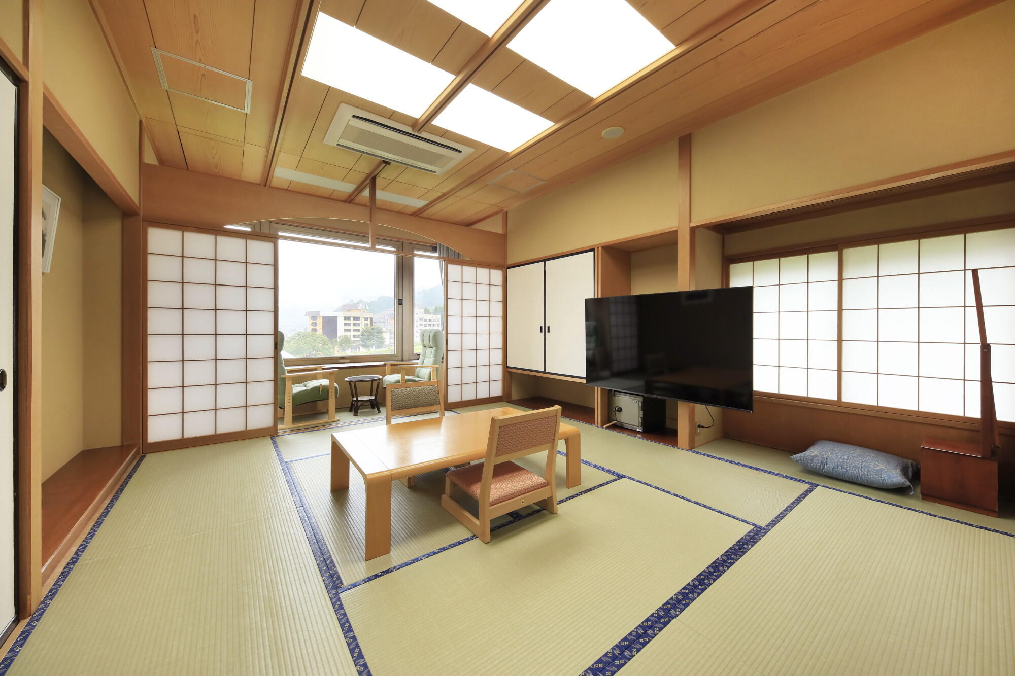 ヒノキ風呂付特別室