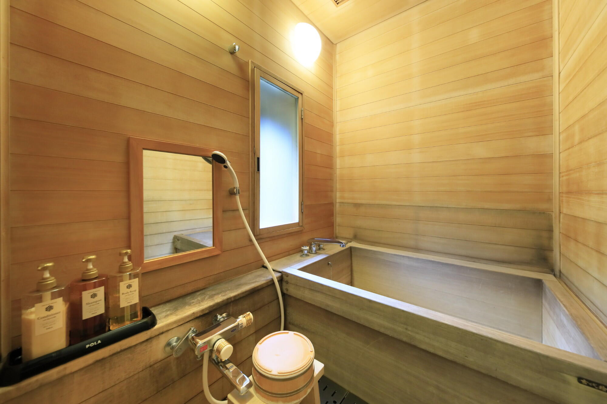 ヒノキ風呂付特別室